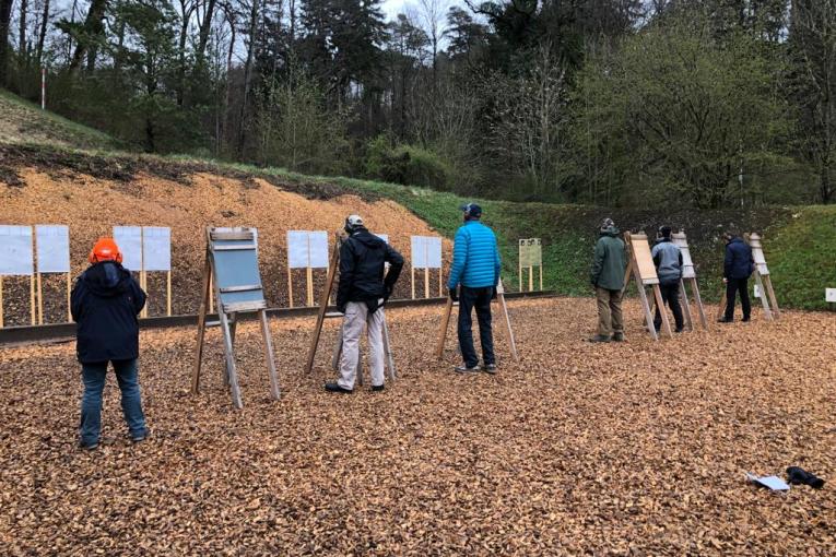 Die Offiziere beim KD-Box-Schiessen